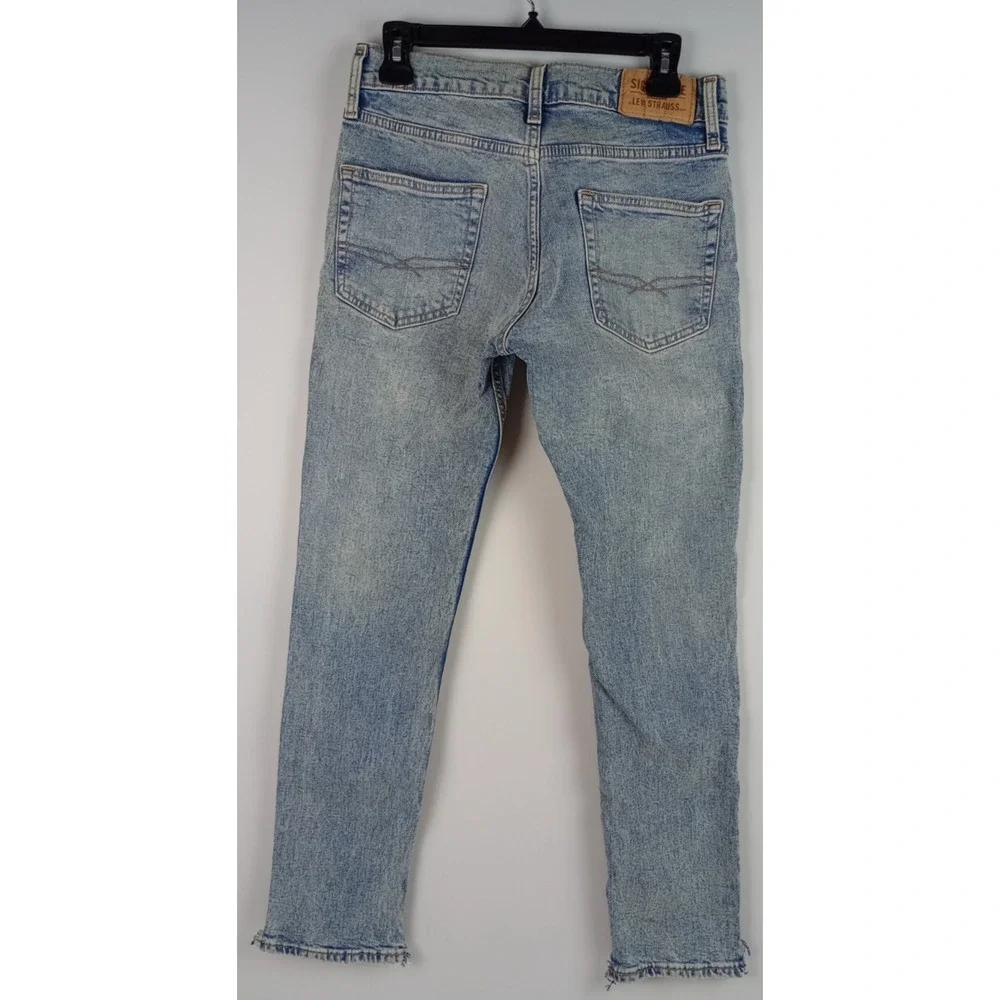 Signature Gold Levi Strauss Men's 29x30 Slim Cut Medium Wash Blue Jeans